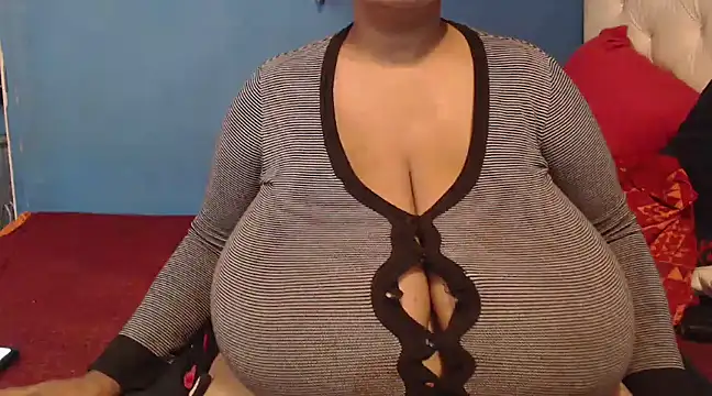 Snapshot of CUTEFIRMMELONSS chatting on 03/11/25, 12:28 CUTEFIRMMELONSS online show from 03/11/25, 12:28