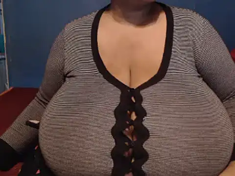 Snapshot of CUTEFIRMMELONSS chatting on 03/11/25, 08:53 CUTEFIRMMELONSS online show from 03/11/25, 08:53