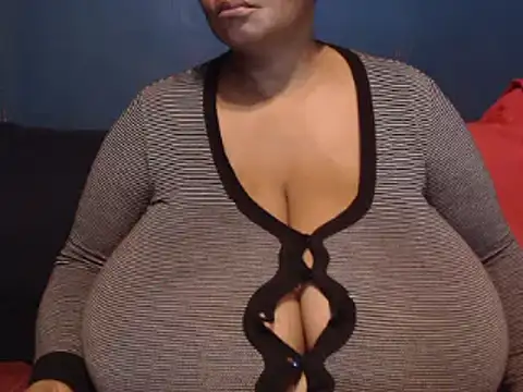 Snapshot of CUTEFIRMMELONSS chatting on 03/13/25, 03:33 CUTEFIRMMELONSS online show from 03/13/25, 03:33