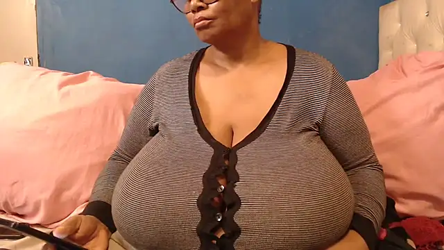 Snapshot of CUTEFIRMMELONSS chatting on 10/07/25, 05:26 CUTEFIRMMELONSS online show from 10/07/25, 05:26