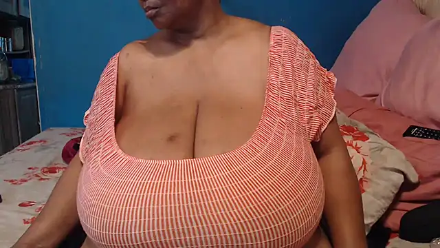 Snapshot of CUTEFIRMMELONSS chatting on 10/10/25, 12:48 CUTEFIRMMELONSS online show from 10/10/25, 12:48