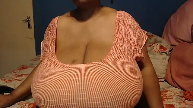 Snapshot of CUTEFIRMMELONSS chatting on 10/12/25, 08:30 CUTEFIRMMELONSS online show from 10/12/25, 08:30