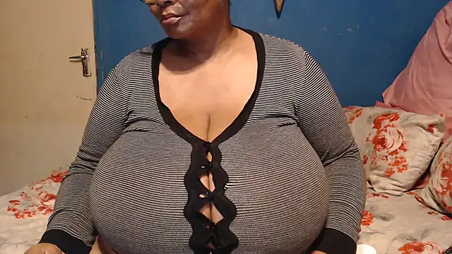 Snapshot of CUTEFIRMMELONSS chatting on 10/13/25, 09:26 CUTEFIRMMELONSS online show from 10/13/25, 09:26