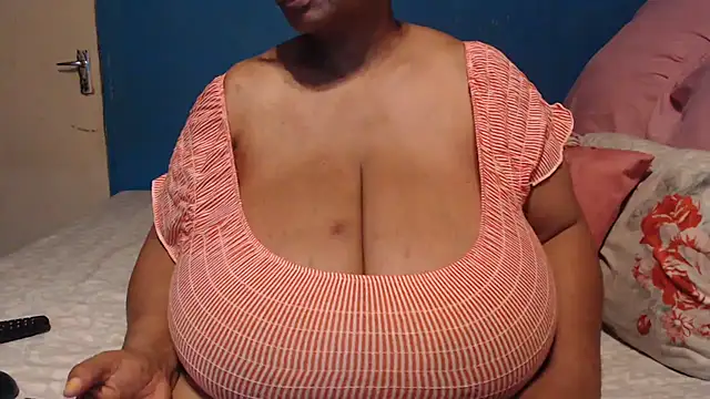 Snapshot of CUTEFIRMMELONSS chatting on 10/15/25, 08:31 CUTEFIRMMELONSS online show from 10/15/25, 08:31