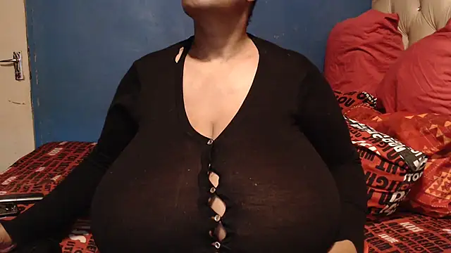 Snapshot of CUTEFIRMMELONSS chatting on 10/24/25, 05:42 CUTEFIRMMELONSS online show from 10/24/25, 05:42