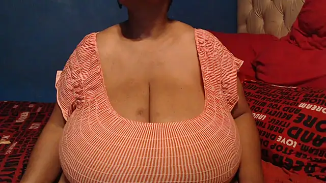 Snapshot of CUTEFIRMMELONSS chatting on 10/25/25, 08:25 CUTEFIRMMELONSS online show from 10/25/25, 08:25