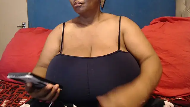 Snapshot of CUTEFIRMMELONSS chatting on 10/28/25, 10:52 CUTEFIRMMELONSS online show from 10/28/25, 10:52