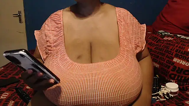 Snapshot of CUTEFIRMMELONSS chatting on 10/30/25, 09:04 CUTEFIRMMELONSS online show from 10/30/25, 09:04