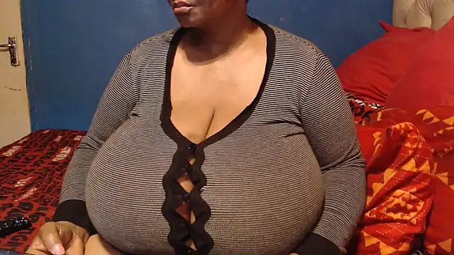 Snapshot of CUTEFIRMMELONSS chatting on 11/08/25, 07:56 CUTEFIRMMELONSS online show from 11/08/25, 07:56