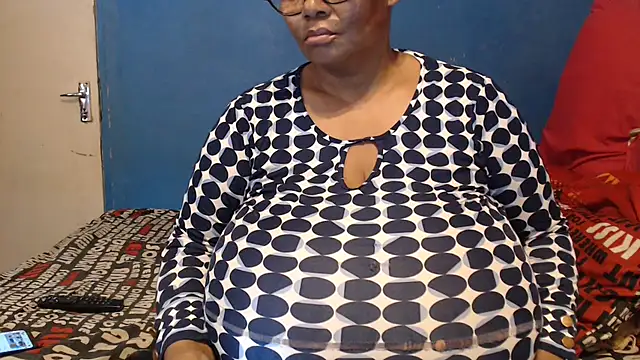 Snapshot of CUTEFIRMMELONSS chatting on 11/20/25, 02:17 CUTEFIRMMELONSS online show from 11/20/25, 02:17