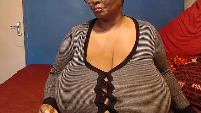 Snapshot of CUTEFIRMMELONSS chatting on 12/16/25, 02:22 CUTEFIRMMELONSS online show from 12/16/25, 02:22