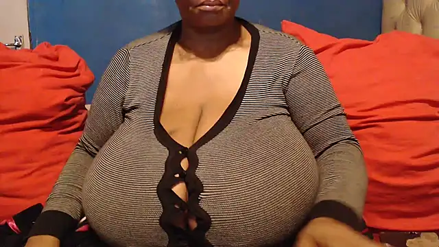 Snapshot of CUTEFIRMMELONSS chatting on 12/19/25, 03:35 CUTEFIRMMELONSS online show from 12/19/25, 03:35