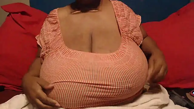 Snapshot of CUTEFIRMMELONSS chatting on 12/20/25, 03:24 CUTEFIRMMELONSS online show from 12/20/25, 03:24