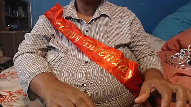 Snapshot of CUTEFIRMMELONSS chatting on 02/11/26, 11:59 CUTEFIRMMELONSS online show from 02/11/26, 11:59