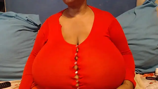 Snapshot of CUTEFIRMMELONSS chatting on 02/15/26, 05:15 CUTEFIRMMELONSS online show from 02/15/26, 05:15