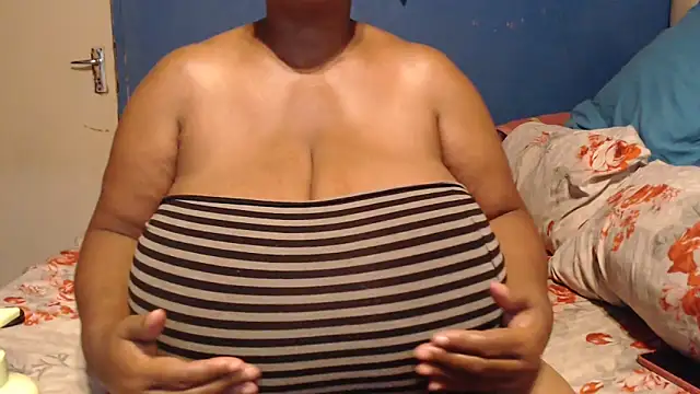 Snapshot of CUTEFIRMMELONSS chatting on 02/19/26, 09:00 CUTEFIRMMELONSS online show from 02/19/26, 09:00