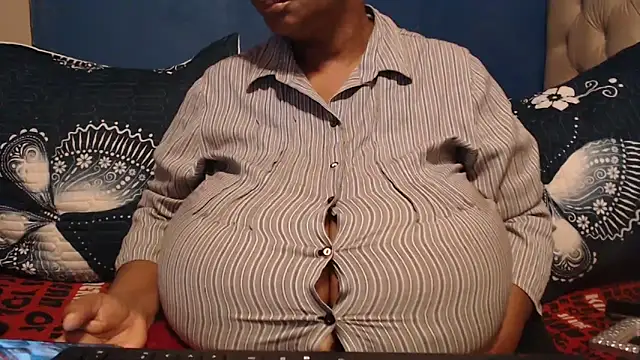 CUTEFIRMMELONSS online show from 03/08/26, 04:16