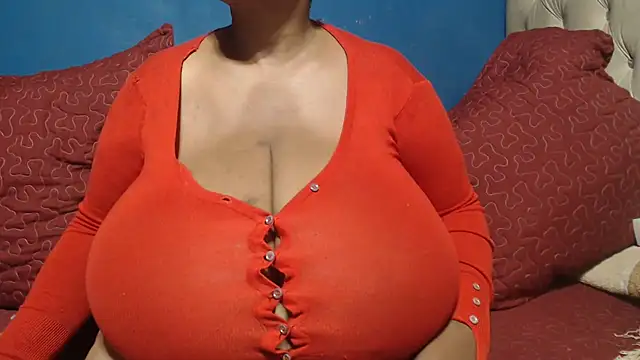 CUTEFIRMMELONSS online show from 04/12/26, 08:47