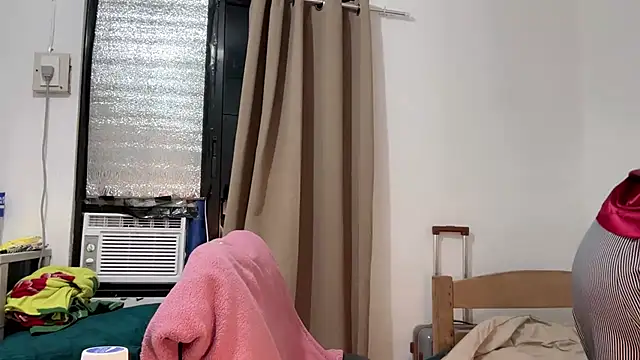 ehotlovea  online show from 03/04/26, 09:48