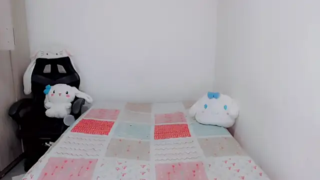 Snapshot of Youlittlepervertt_ chatting on 10/21/25, 10:43 Youlittlepervertt online show from 10/21/25, 10:43