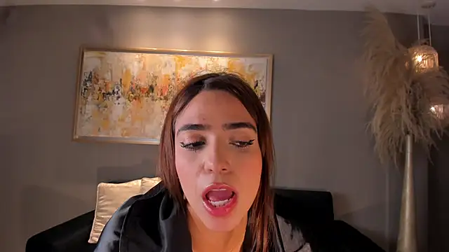 MariamRivera  online show from 02/11/25, 09:42