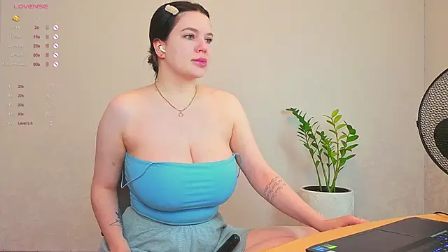 Snapshot of LovlyBambi chatting on 09/23/25, 07:33 LovlyBambi online show from 09/23/25, 07:33