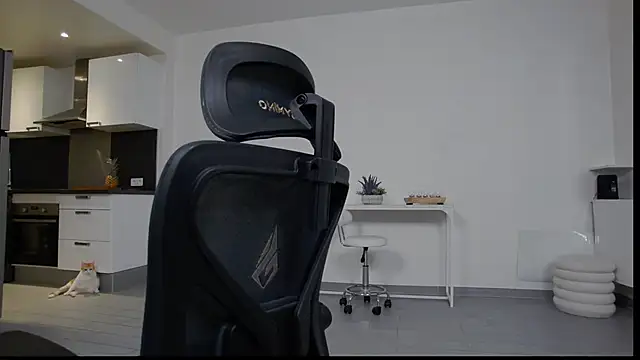 Bella Twine online show from 02/24/26, 09:24