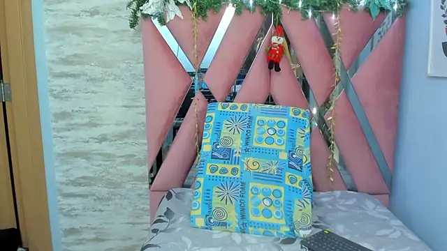 Snapshot of lara_murphy chatting on 12/19/24, 10:53 lara murphy online show from 12/19/24, 10:53