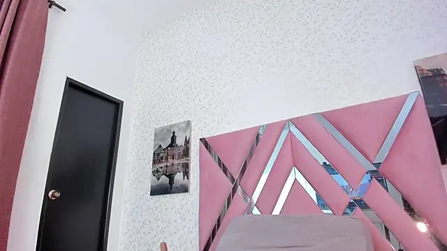 Snapshot of lara_murphy chatting on 10/19/25, 11:55 lara murphy online show from 10/19/25, 11:55