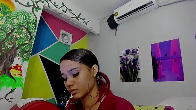 Snapshot of MarianaManzur chatting on 02/17/25, 02:37 MarianaManzur online show from 02/17/25, 02:37