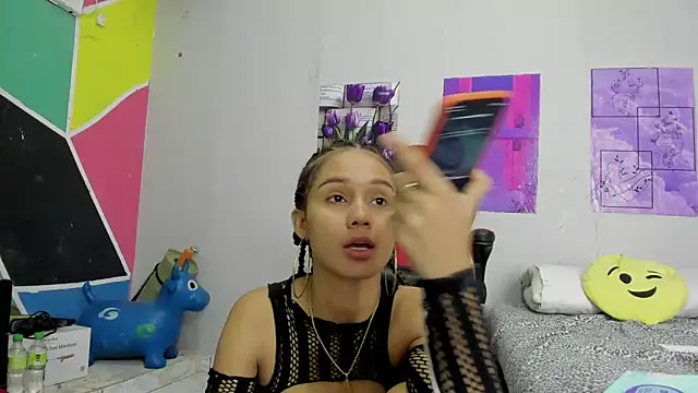 Snapshot of MarianaManzur chatting on 09/15/25, 03:01 MarianaManzur online show from 09/15/25, 03:01