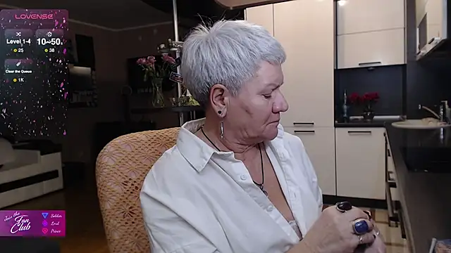 roxana brooks online show from 11/18/25, 02:43