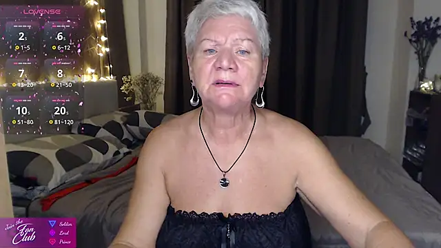 roxana brooks online show from 05/18/26, 02:23