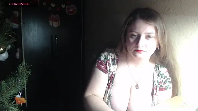 Snapshot of CumCpl chatting on 12/22/24, 02:49 CumCpl online show from 12/22/24, 02:49