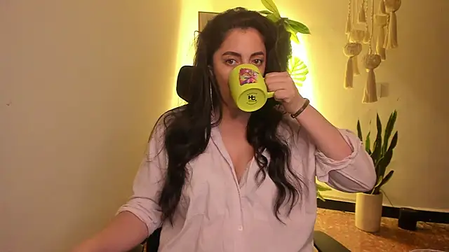 Snapshot of Mala_Bad chatting on 12/18/24, 03:44 Mala Bad online show from 12/18/24, 03:44