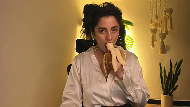 Snapshot of Mala_Bad chatting on 02/11/25, 04:13 Mala Bad online show from 02/11/25, 04:13