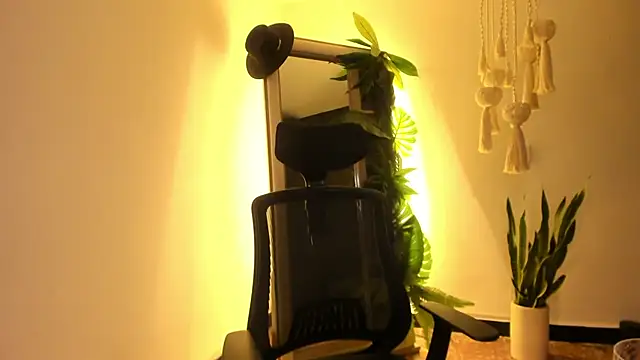 Snapshot of Mala_Bad chatting on 03/12/25, 04:56 Mala Bad online show from 03/12/25, 04:56