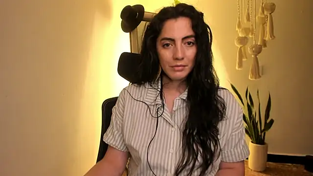 Snapshot of Mala_Bad chatting on 03/17/25, 12:46 Mala Bad online show from 03/17/25, 12:46