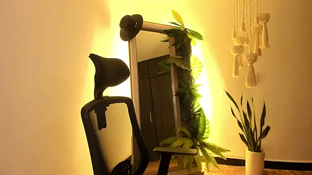 Snapshot of Mala_Bad chatting on 03/20/25, 02:21 Mala Bad online show from 03/20/25, 02:21