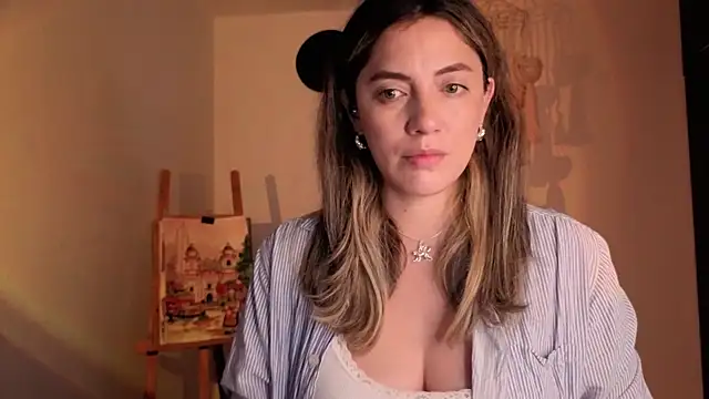 Snapshot of Mala_Bad chatting on 10/22/25, 02:39 Mala Bad online show from 10/22/25, 02:39