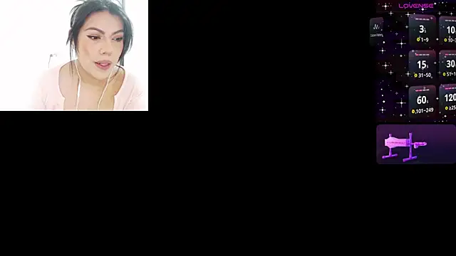 Snapshot of sarah_escobar_ chatting on 10/20/25, 01:11 sarah escobar  online show from 10/20/25, 01:11