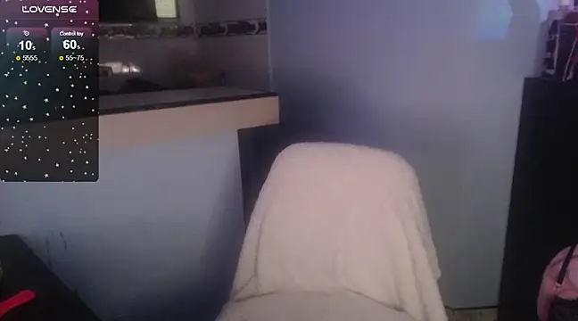 Snapshot of Sophi-tayson chatting on 12/13/24, 02:21 Sophi-tayson online show from 12/13/24, 02:21