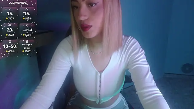 Snapshot of Sophi-tayson chatting on 01/11/25, 02:20 Sophi-tayson online show from 01/11/25, 02:20