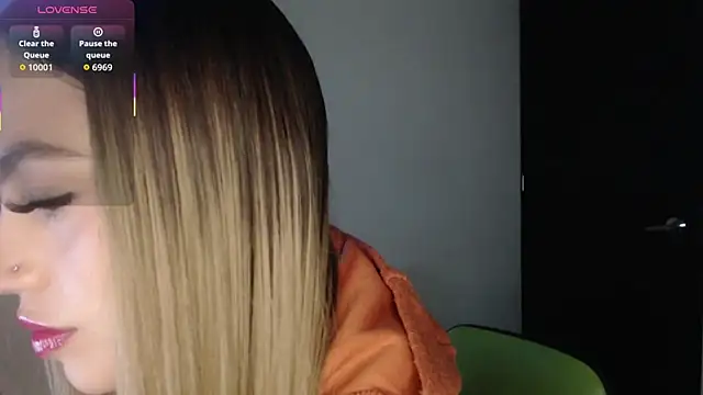 Snapshot of Sophi-tayson chatting on 10/04/25, 12:41 Sophi-tayson online show from 10/04/25, 12:41