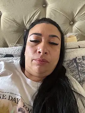 Snapshot of Karina_Yang chatting on 12/14/25, 12:32 Karina Yang online show from 12/14/25, 12:32