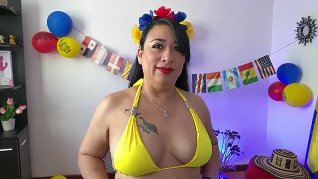 Snapshot of Karina_Yang chatting on 06/17/26, 01:56 Karina Yang online show from 06/17/26, 01:56