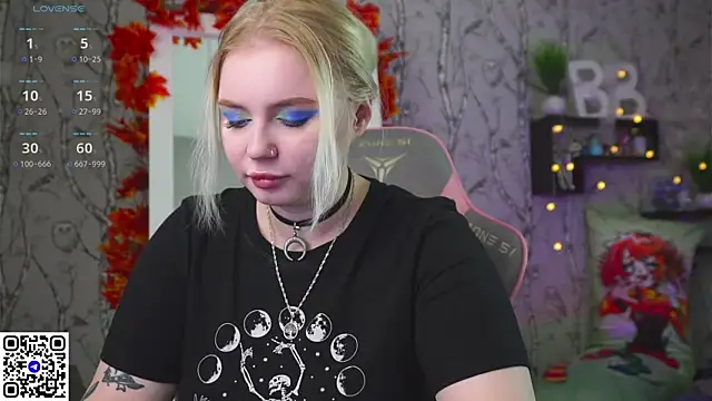 Moon Valkyrie online show from 10/24/25, 08:55