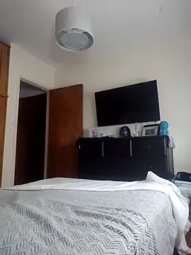 Snapshot of LuqenZo chatting on 04/01/26, 12:28 LuqenZo online show from 04/01/26, 12:28