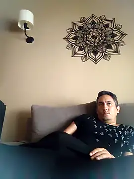 Snapshot of LuqenZo chatting on 04/15/26, 07:58 LuqenZo online show from 04/15/26, 07:58