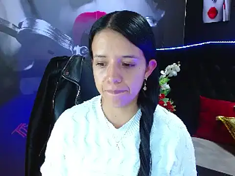 Snapshot of VALERY_MEER chatting on 12/04/24, 11:41 VALERY MEER online show from 12/04/24, 11:41